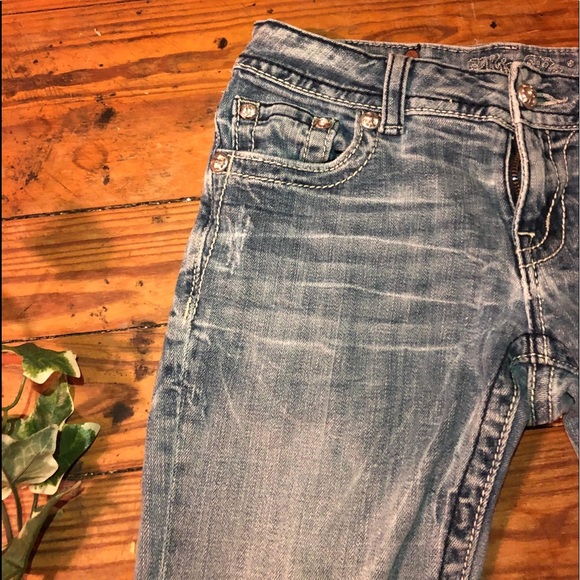 Light Wash Miss Me Jeans 👖 - Picture 2 of 4